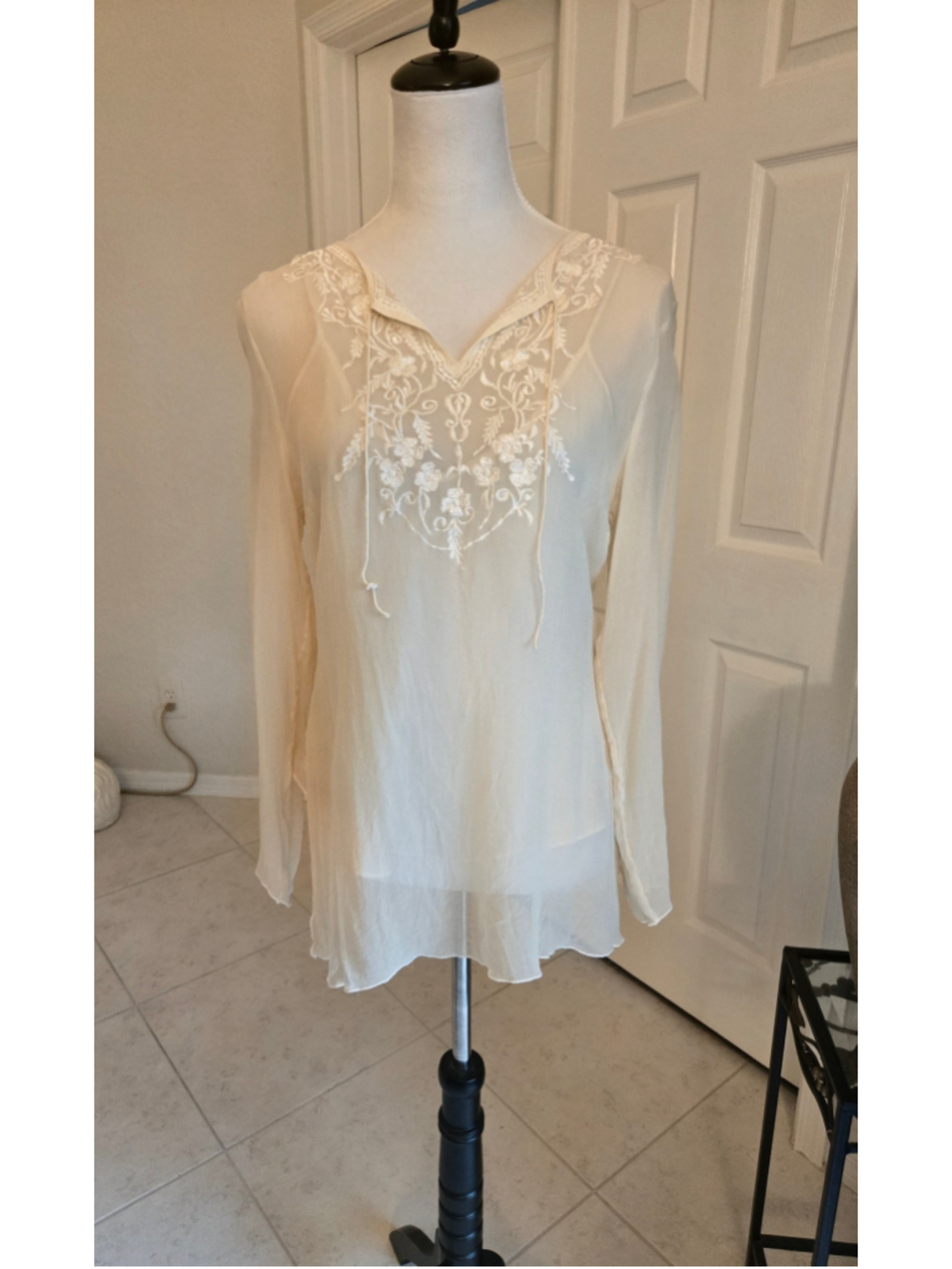 VTG Worthington 100% Silk 2pc Embroidered Blouse Camisole Set Cream Beige. Sz 12